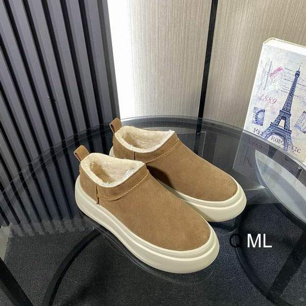 Picture of UGG Shoes _SKUUGGsz39-44ML111319867